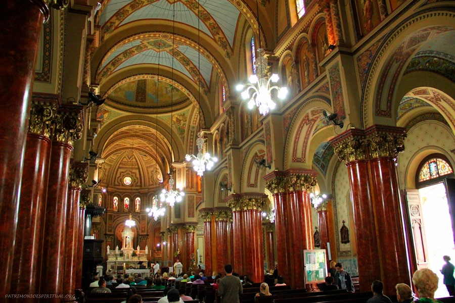 Igreja de Santa Secília, São Paulo, SP. Fonte: https://sanctuaria.art/2016/02/01/igreja-de-santa-cecilia-sao-paulo-sp/